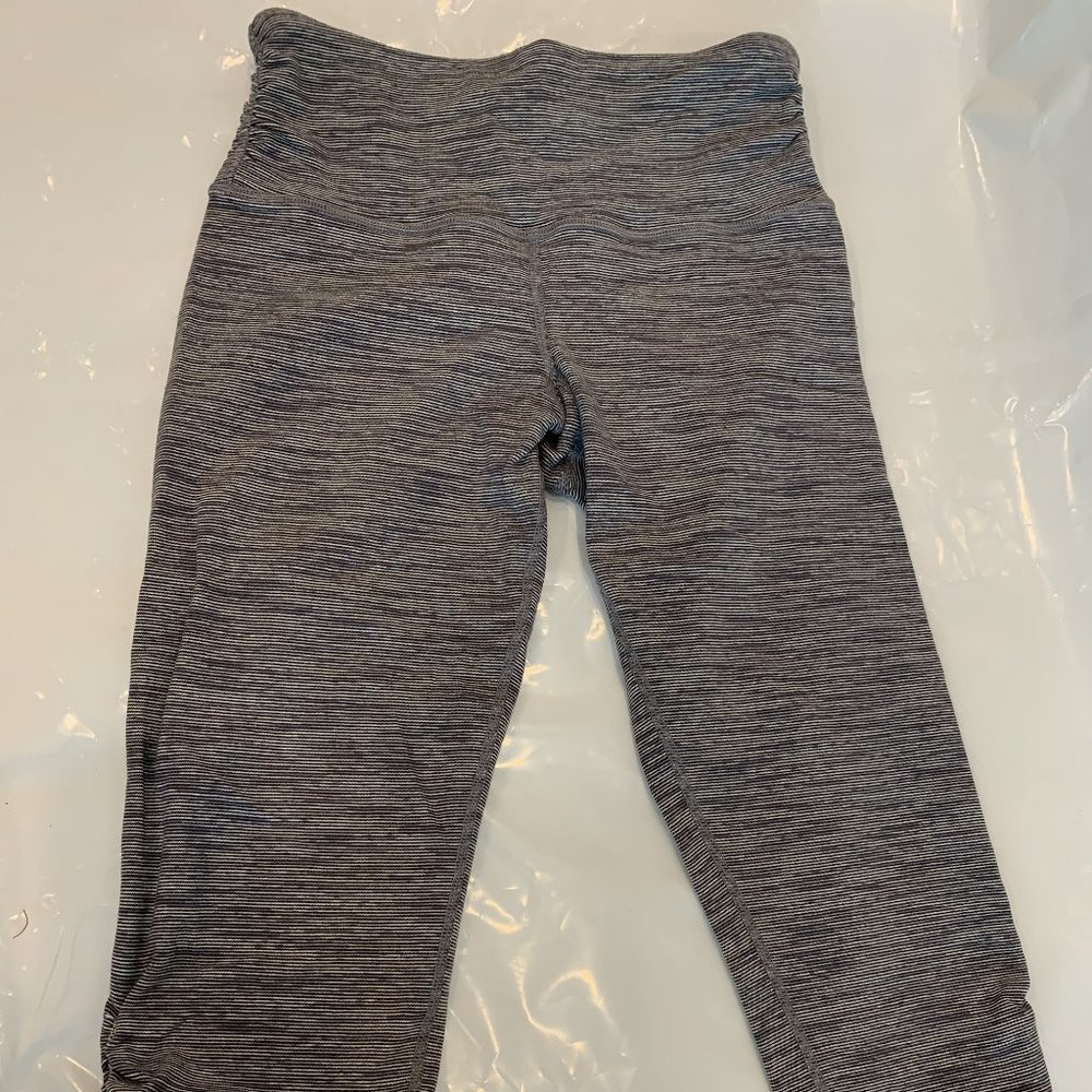 Lululemon Cropped Light Heather Grey Legging XS